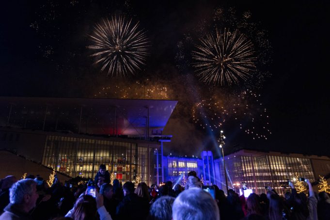 Πρωτοχρονιά σε δρόμους και πλατείες: Πού θα υποδεχθεί η Αθήνα το 2026