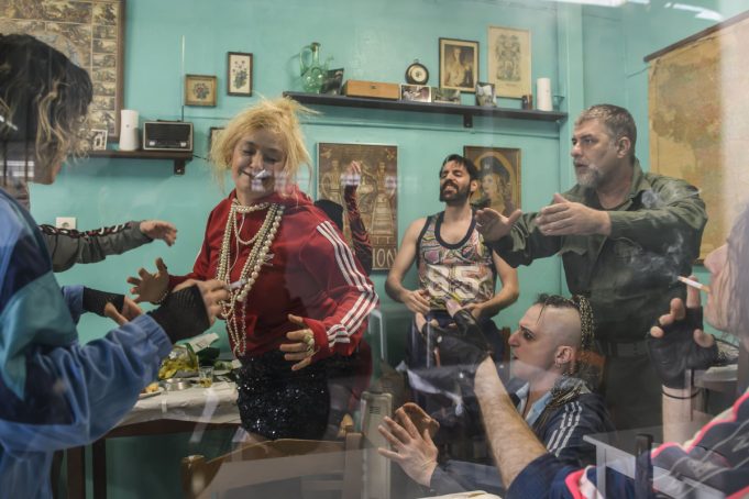 Από την Αστόρια των 30s στην Αθήνα του σήμερα: 5 θεατρικές πρεμιέρες για τον Μάρτιο