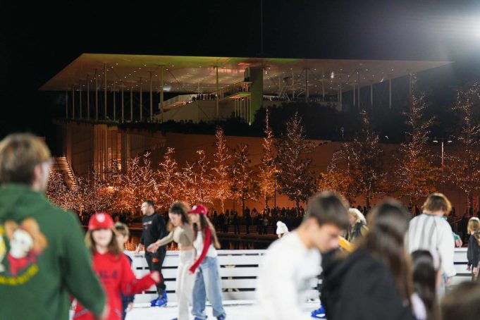 Χριστουγεννιάτικα χωριά, παγοδρόμια και στολισμένα πάρκα στην Αθήνα