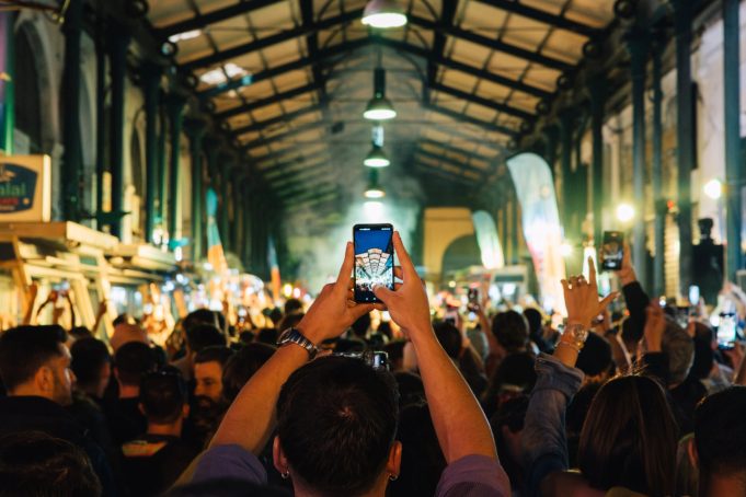 Αυτό το ΠΣΚ έχει το «Κορίτσι του Μάη» και sci-fi ηλεκτρονική εμπειρία στη Βαρβάκειο