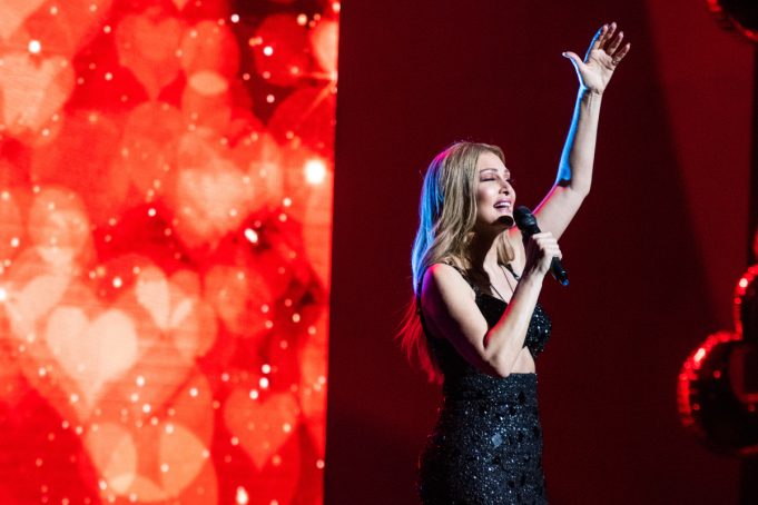 Τι θα πληρώσεις στα μπουζούκια της Αθήνας την περίοδο των γιορτών