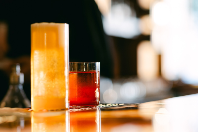 Θάλασσα, ήλιος και cocktails: Οι μπάρες στα νότια που πρέπει να επισκεφτείς