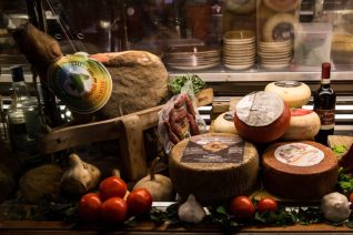 5 αθηναϊκά delicatessen για να γίνει πιο νόστιμο το γιορτινό τραπέζι