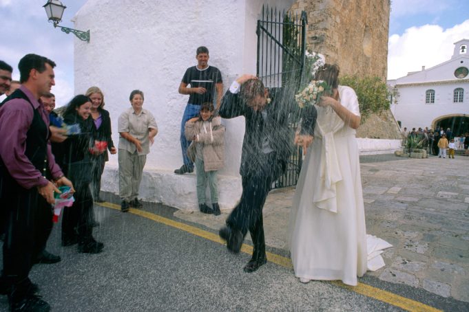 Για ποιο λόγο πετάμε ρύζι στους γάμους