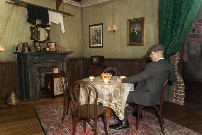 Ένα μπαρ εμπνευσμένο από το Peaky Blinders μόλις άνοιξε στο Λονδίνο