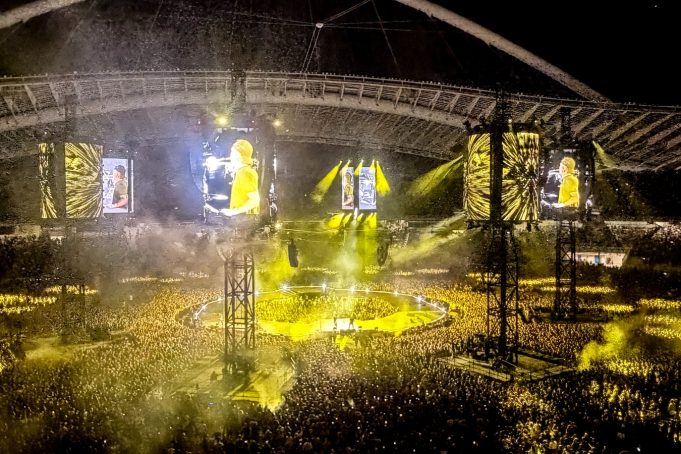 Η νύχτα που οι Metallica έπαιξαν Τρύπες και Θεοδωράκη