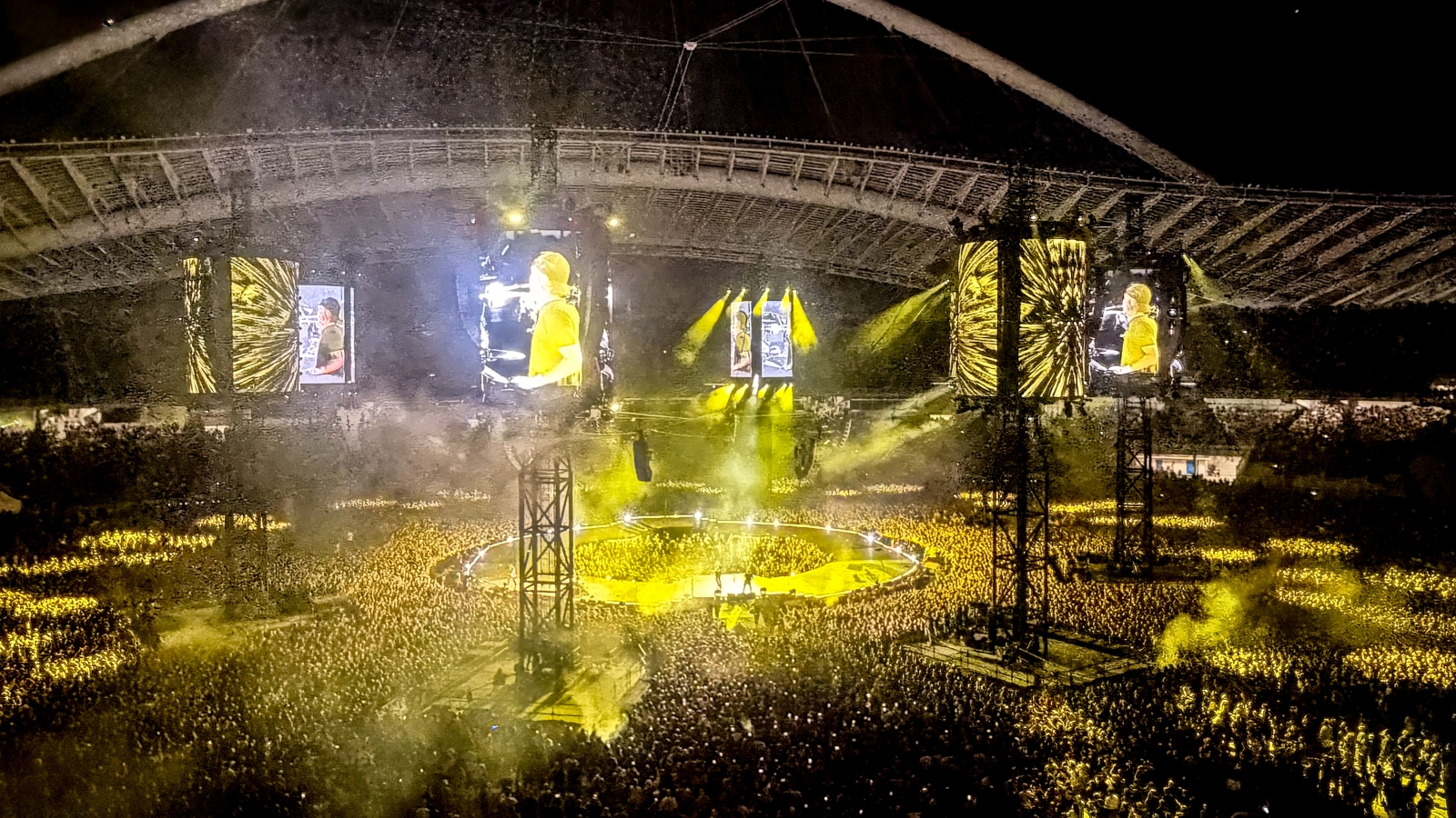Η νύχτα που οι Metallica έπαιξαν Τρύπες και Θεοδωράκη