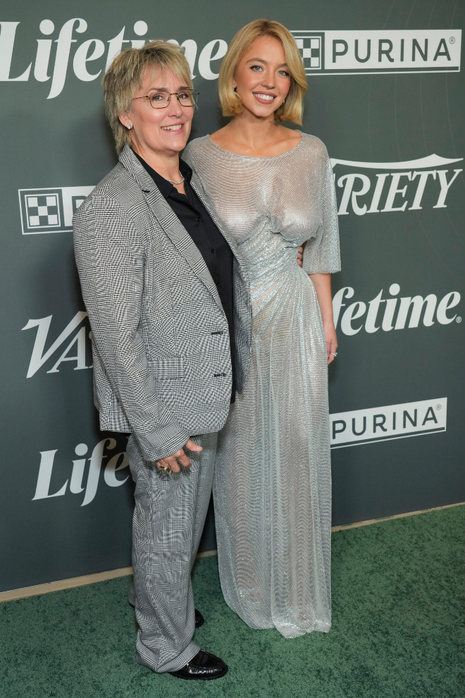 Η διάφανη -κυριολεκτικά- εμφάνιση της Sydney Sweeney στο κόκκινο χαλί