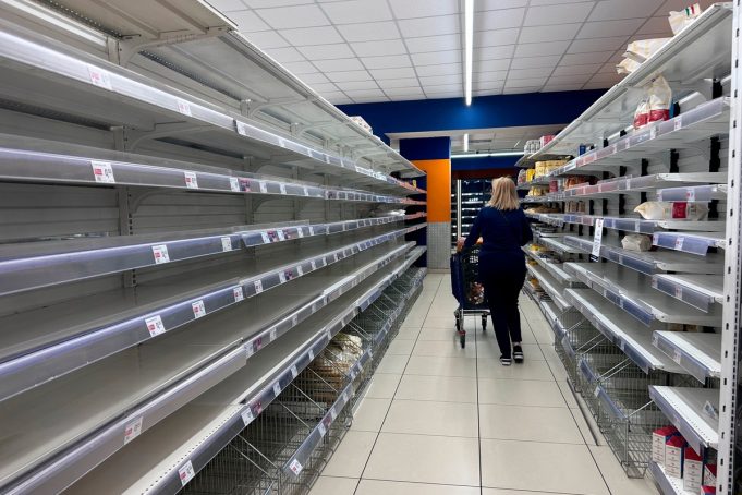 Χρειάστηκαν μόλις 5 ημέρες για να αδειάσουν τα σούπερ μάρκετ στη νότια Ιταλία