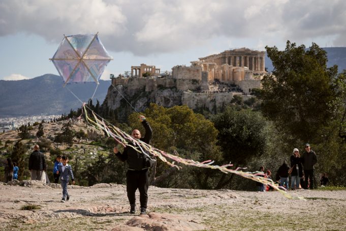 Λόφοι και πάρκα: Πού θα πετάξεις χαρταετό την Καθαρά Δευτέρα