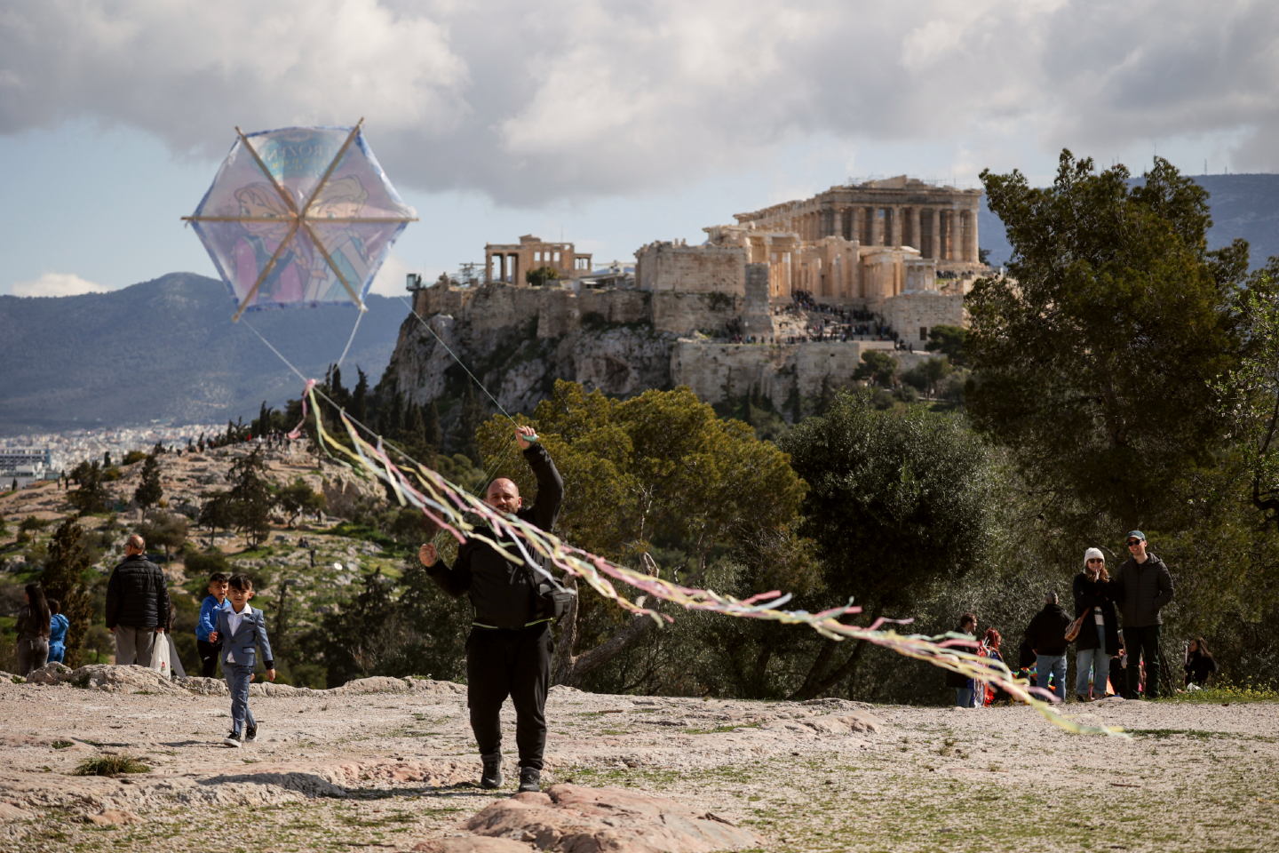 Λόφοι και πάρκα: Πού θα πετάξεις χαρταετό την Καθαρά Δευτέρα