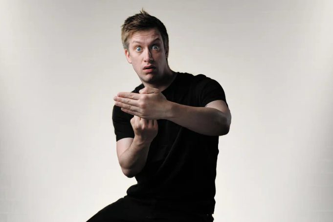 Από τον Daniel Sloss μέχρι κωμωδία για Βαλκάνιους, ο Σεπτέμβριος έχει πολύ stand up