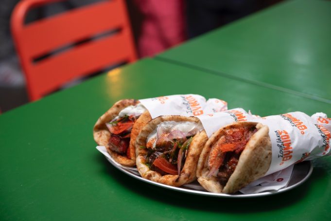 Θύμιος: Αξίζει να οδηγήσεις μέχρι τον Υμηττό γι' αυτό το σουβλάκι