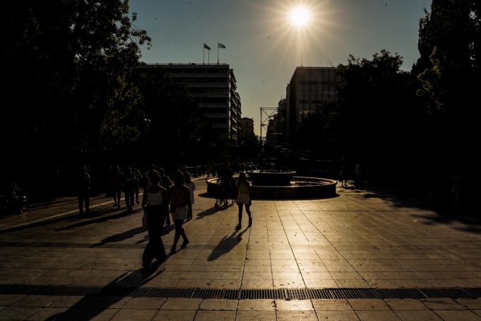Πέντε άνθρωποι που μένουν τον Αύγουστο στην Αθήνα
