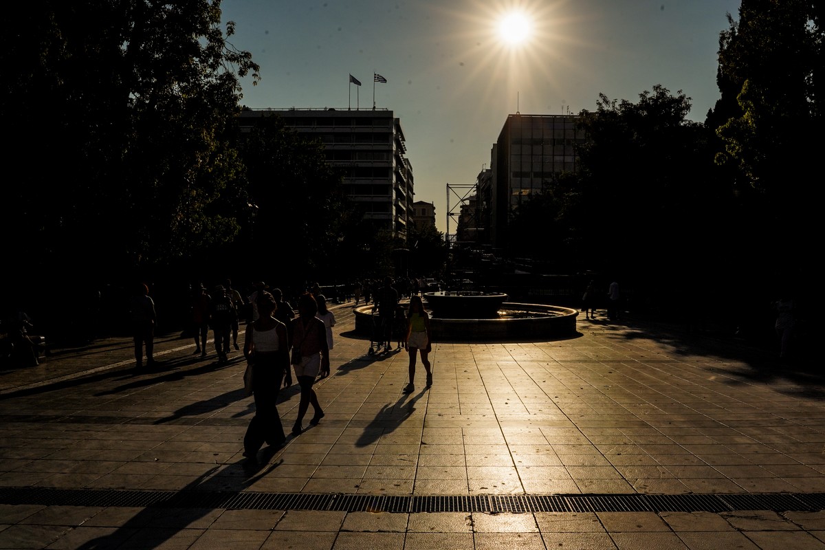 Πέντε άνθρωποι που μένουν τον Αύγουστο στην Αθήνα