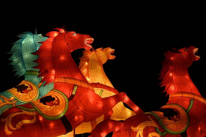 Γράψαμε 1.313 λέξεις για να εξηγήσουμε όλα όσα θα φέρει η Χρονιά του Πύρινου Αλόγου