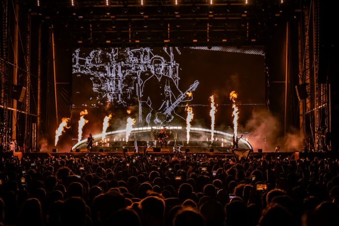 10 λόγοι που η Πλατεία Νερού έγινε η πιο heavy metal γωνιά της Αθήνας