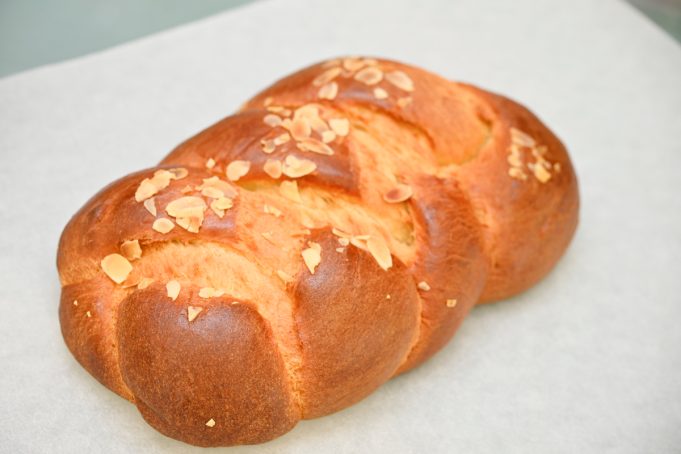 Πού βρίσκεις τα πιο νόστιμα τσουρέκια για τις γιορτές στην Αθήνα