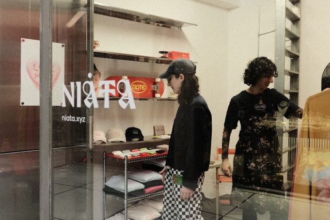 NIATA: Ρούχα που ανοίγουν κουβέντες