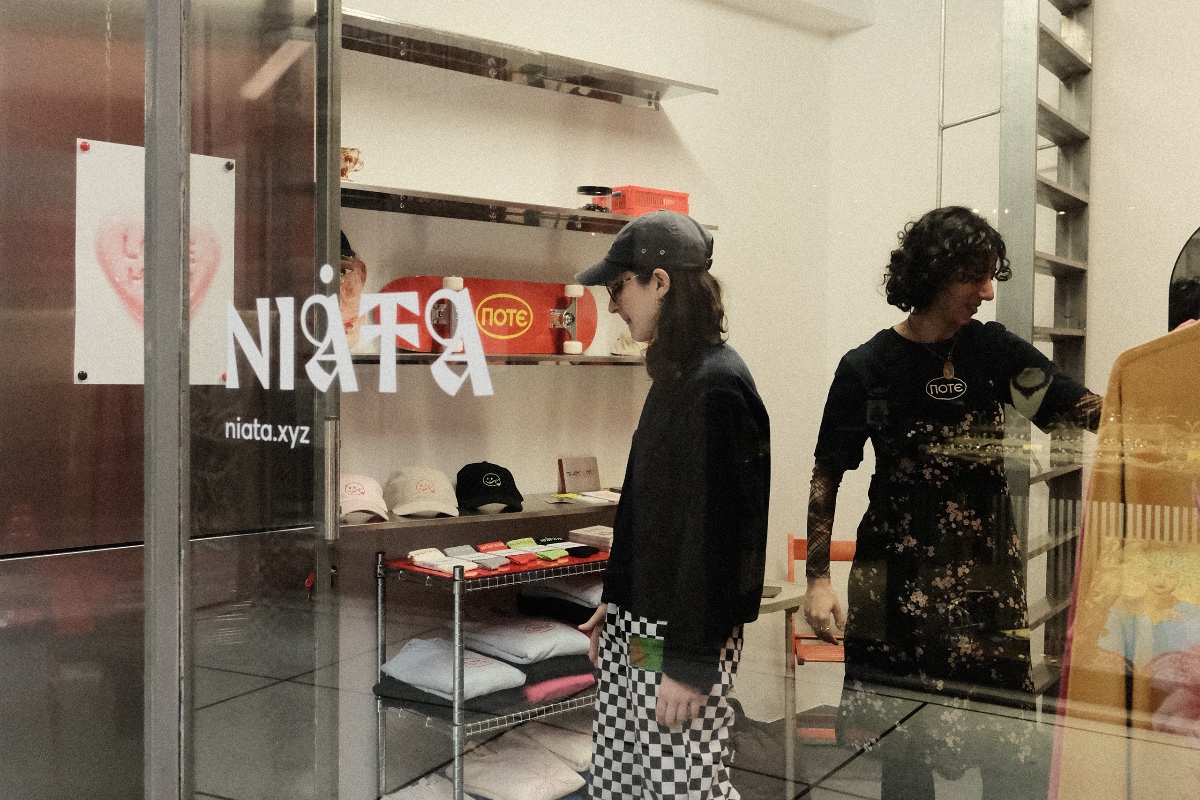 NIATA: Ρούχα που ανοίγουν κουβέντες