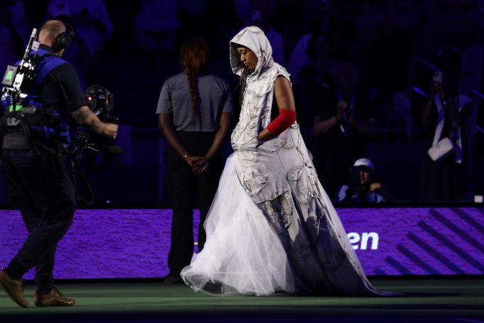 Το πρόσφατο look της Naomi Osaka ήταν ένας φόρος τιμής στον Allen Iverson
