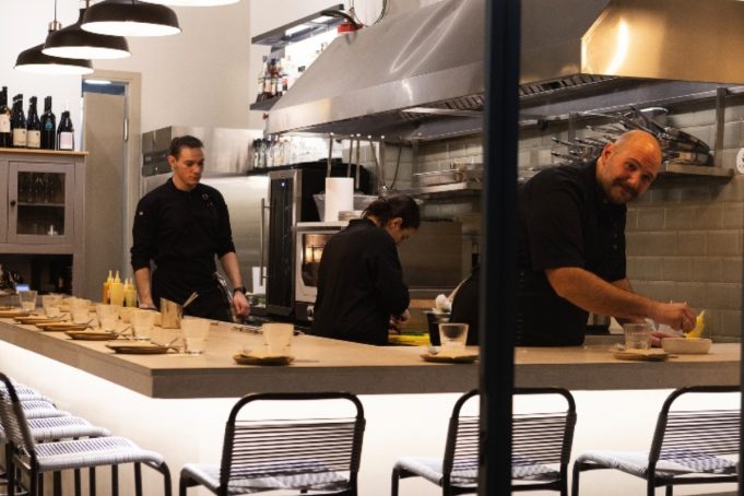 Ντύλαν και Luma στρώνουν τραπέζια μαζί κι αυτό είναι μόνο η αρχή