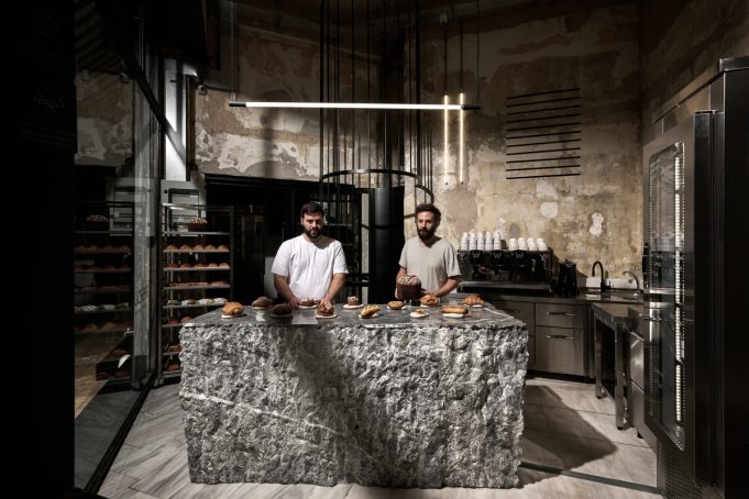 Γνώριμα ονόματα, νέα πόστα: Όταν η επιτυχία αποκτά δεύτερη διεύθυνση