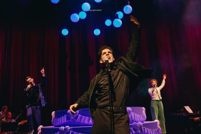 Στα πόσα tick, οι επιλογές σου κάνουν boom; Μιλήσαμε με τους πρωταγωνιστές του Tick, Tick... Boom!