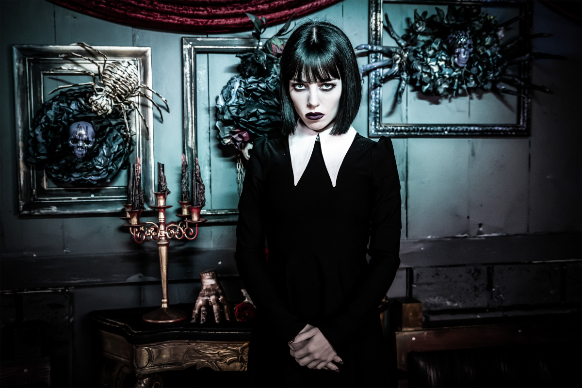 Από την Wednesday, στη Λόλα της Τρούμπας: 7 θεατρικές πρεμιέρες για τον Ιανουάριο