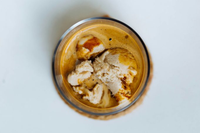 Πώς να φτιάξεις το τέλειο affogato στο σπίτι σου
