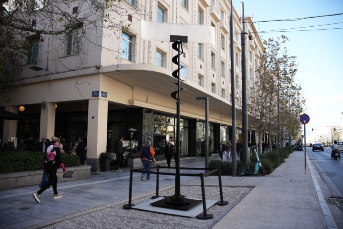 Τι συμβολίζει το Αιολικό του Takis που τοποθετήθηκε στο κέντρο της πόλης