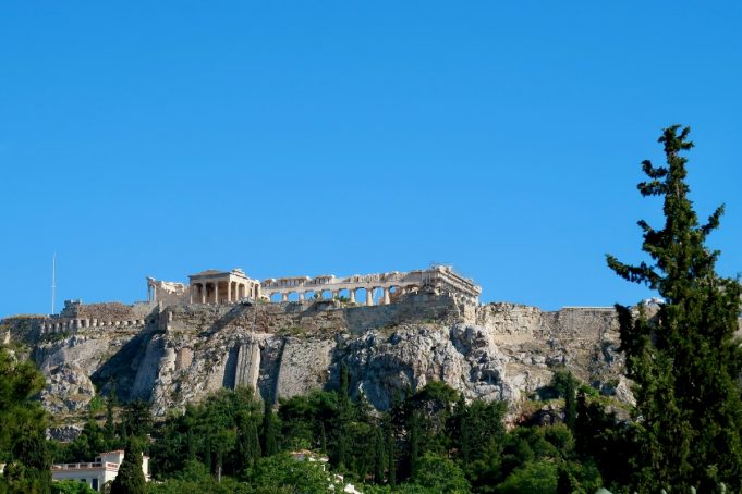 Με οδηγό το φεγγάρι, μπορείς να περιηγηθείς σε μία άλλη Αθήνα