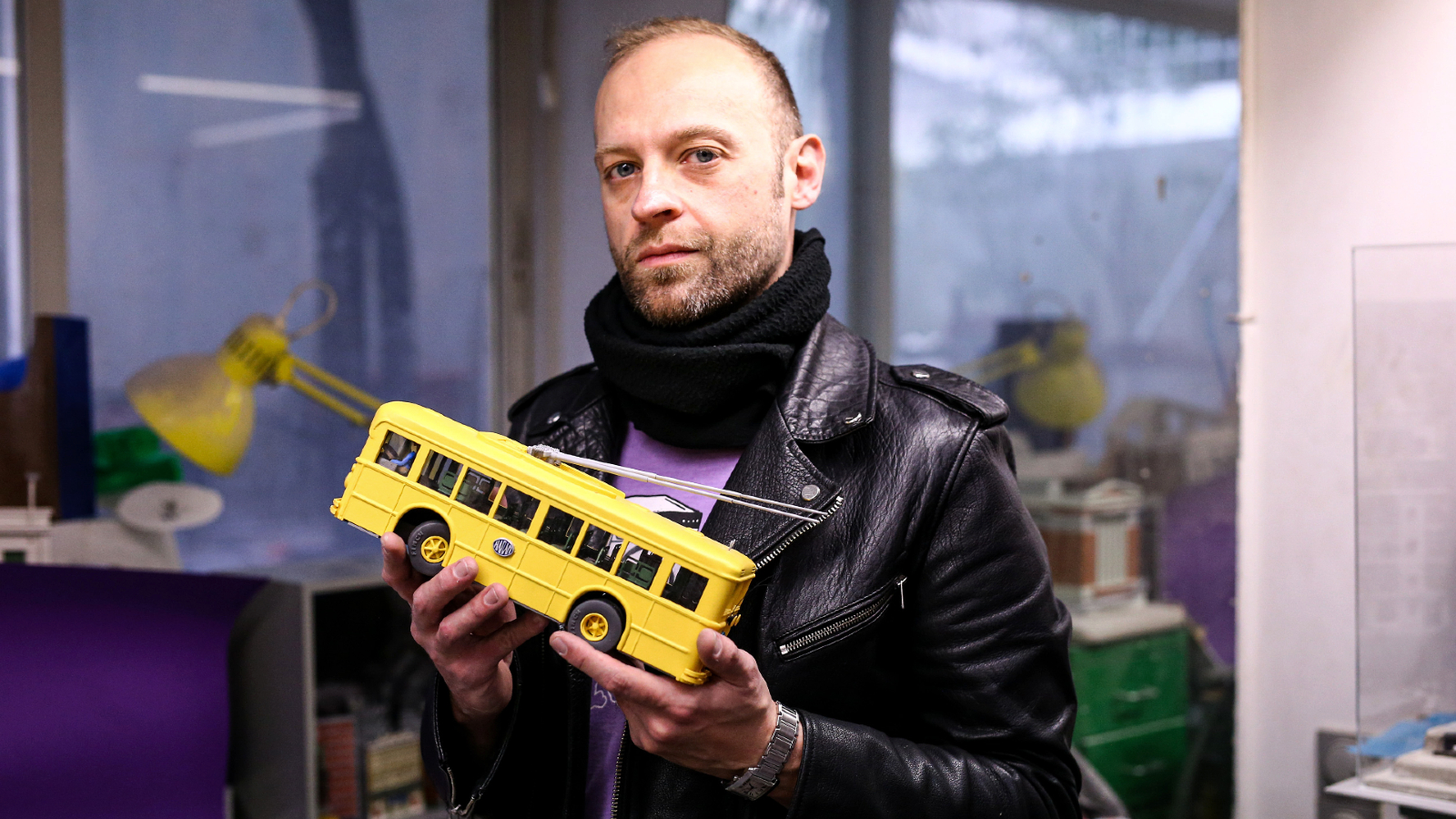 O Ανδρέας Finch αποτυπώνει το αθηναϊκό cult σε 3D έργα