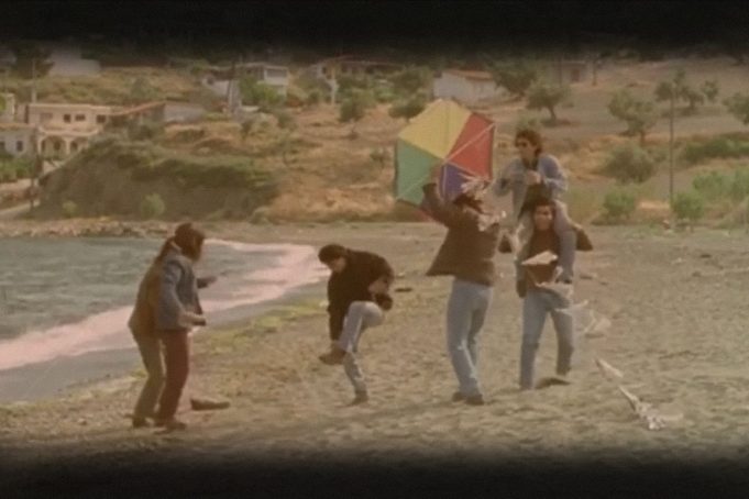 30 χρόνια μετά, οι Απόντες θυμούνται την πτώση του χαρταετού πάνω στη νιότη τους