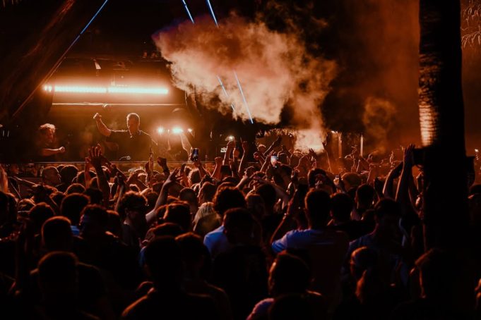 Αυτό το τετραήμερο έχει rave ανάσταση και λύτρωση για τις απαγορευμένες καψούρες