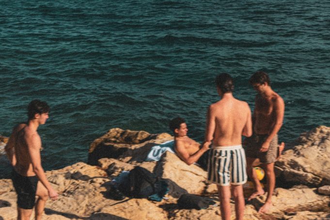 5 σημάδια που δείχνουν ότι πάσχεις από hangover των διακοπών