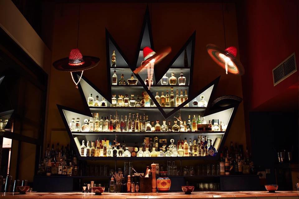 Η μεγάλη επιστροφή: 4 θρυλικά μαγαζιά της Αθήνας που ζουν (ξανά) τη δεύτερη νιότη τους