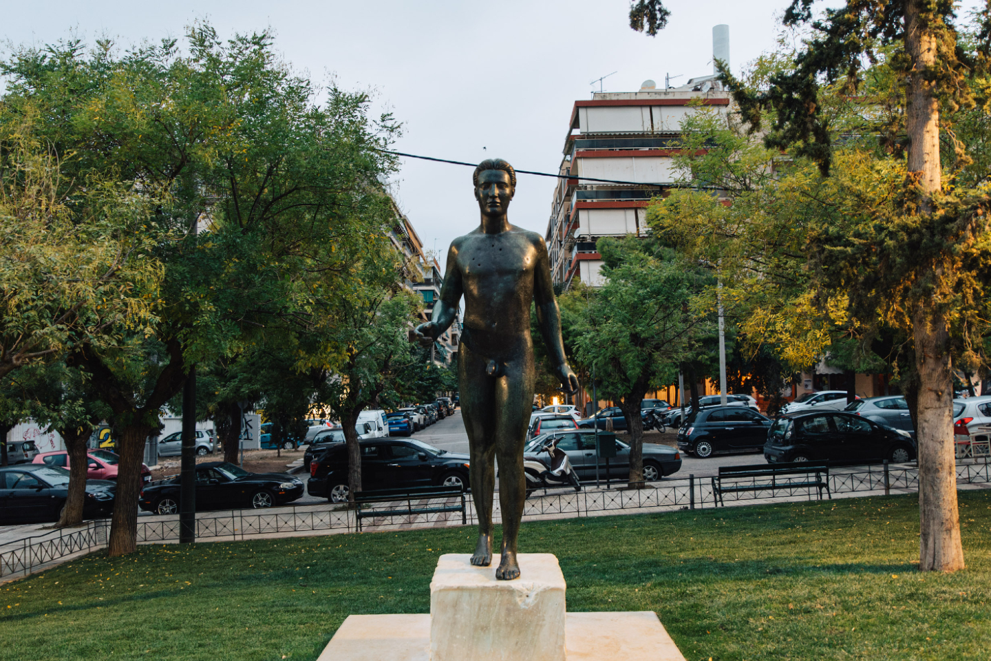 Τι συμβολίζει ο Έφηβος, το γλυπτό του Θανάση Απάρτη που επέστρεψε στην πόλη