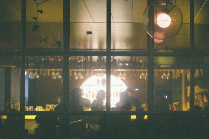 Αγαπητοί πελάτες: 6 εργαζόμενες στην εστίαση λένε αυτά που θέλουν να ακούσουμε