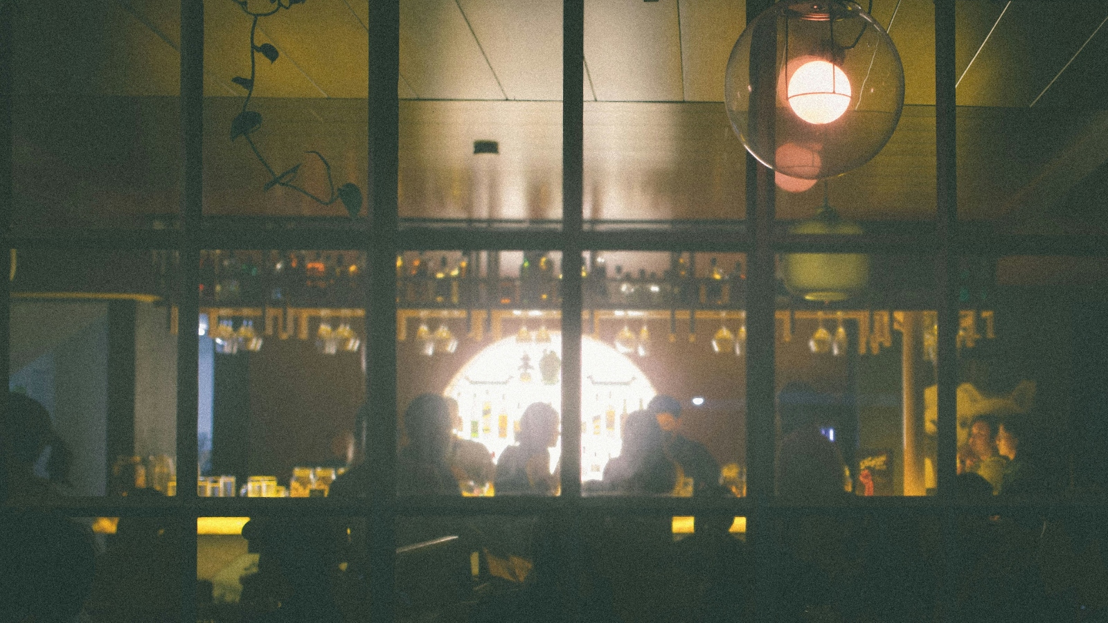 Αγαπητοί πελάτες: 6 εργαζόμενες στην εστίαση λένε αυτά που θέλουν να ακούσουμε