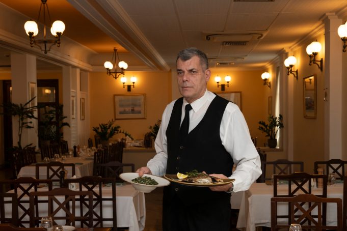 Ένα μεσημέρι στο εστιατόριο της Βουλής