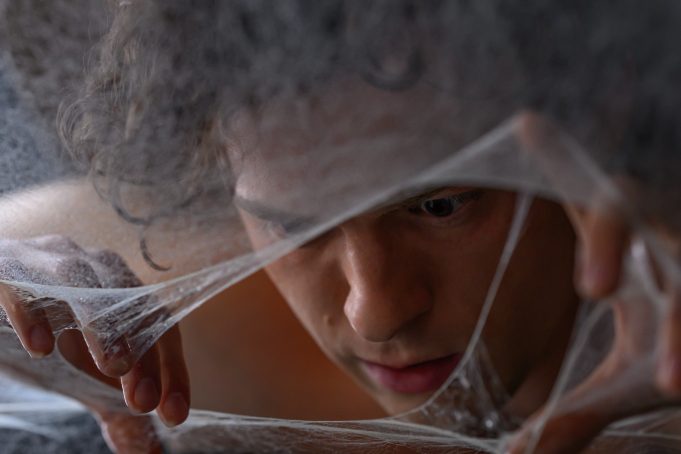Στο νέο Spider-Man, η Marvel δεν ξέρει πώς να επιστρέψει εκεί που ήταν, ούτε πώς να προχωρήσει μπροστά