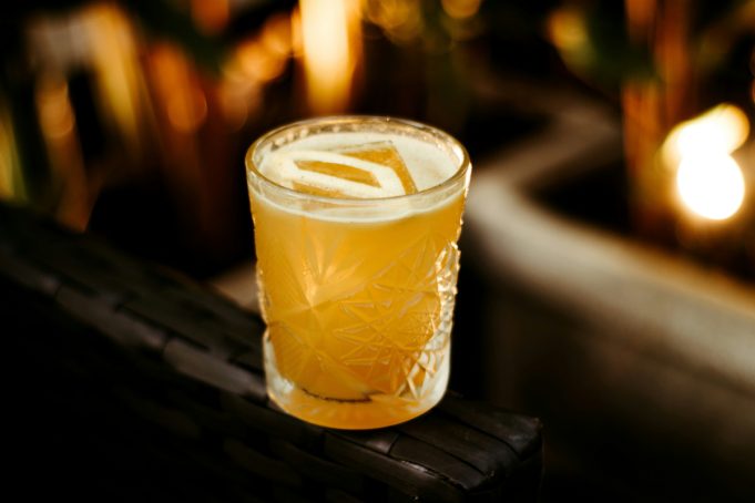 Dark 'n' Stormy, Highballs και Moscow Mule: Πώς η ginger beer κατέκτησε τις μπάρες της πόλης