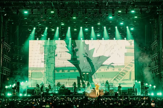Οι Gorillaz έφεραν τους φίλους τους στην Πλατεία Νερού