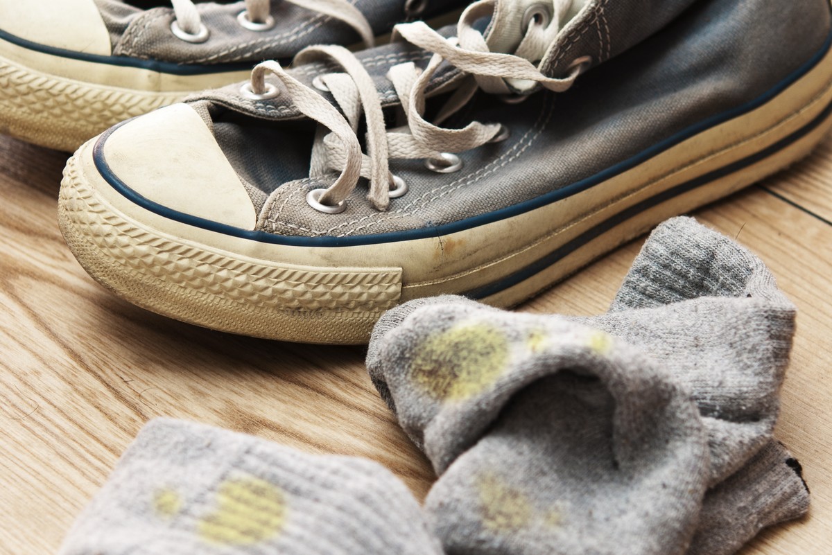 Μικροβιολόγος εξηγεί γιατί δεν πρέπει να φοράς τις ίδιες κάλτσες δεύτερη φορά
