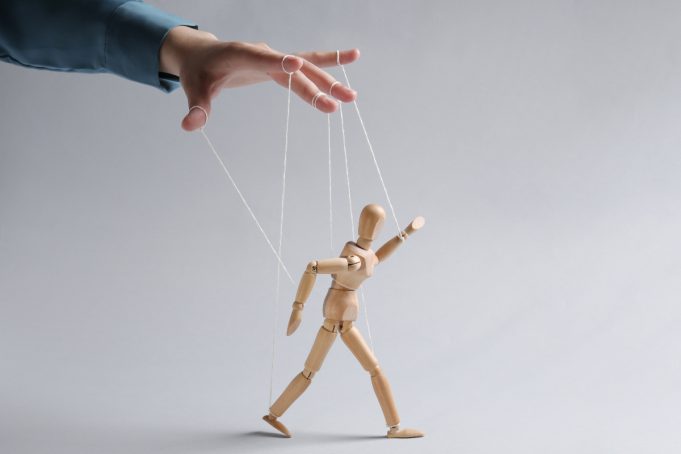 Πώς θα καταφέρεις να μην σε χειραγωγεί ποτέ κανείς