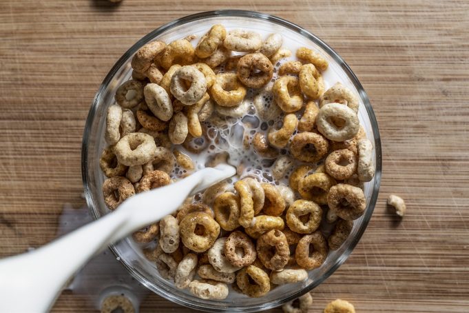 Η τροφή με την οποία ξεκινάς τη μέρα σου είναι η πιο μολυσμένη με «αιώνια χημικά»