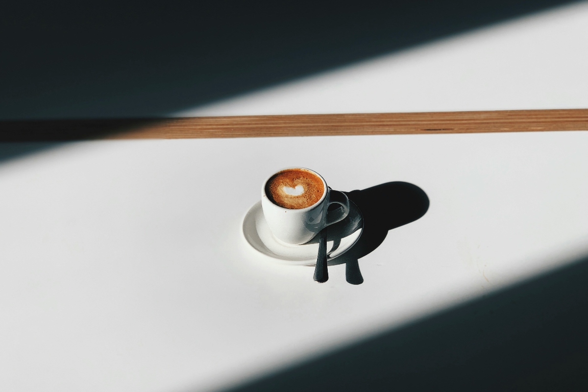 Πίνεις λιγότερο καφέ; Ίσως, γι' αυτό βλέπεις πιο ζωντανά όνειρα