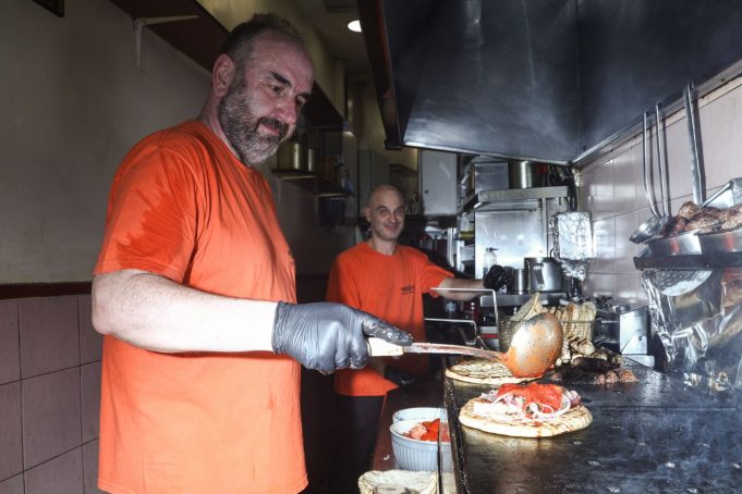 Ψήνοντας στον καύσωνα: Όταν έξω από την κουζίνα κάνει κρύο