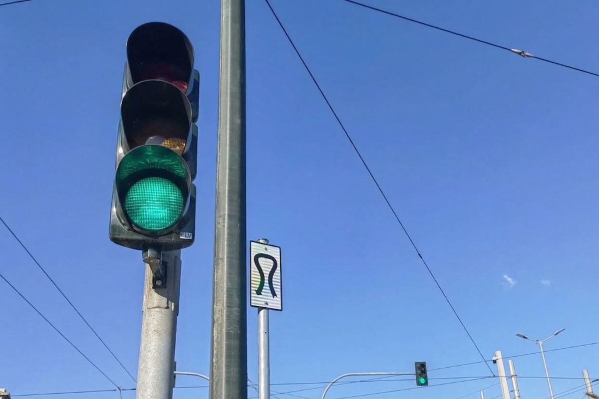 Τι σημαίνει η άγνωστη πινακίδα που τοποθετήθηκε δίπλα στη Βασιλίσσης Όλγας